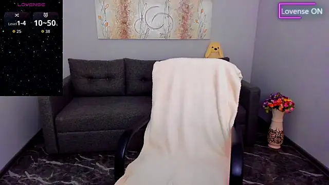 Angelina Clarks online show from September 25, 2025, 5:46 am