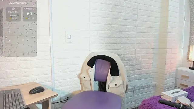 sweet kitty0110 online show from October 24, 2025, 2:49 pm