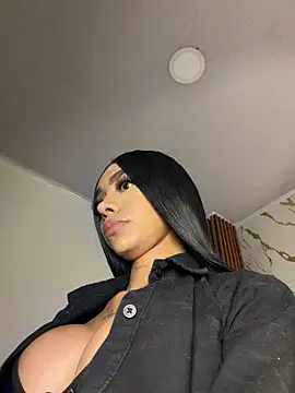 Snapshot of Tiffanny chatting on June 16, 2026, 7:14 pm Tiffanny online show from June 16, 2026, 7:14 pm