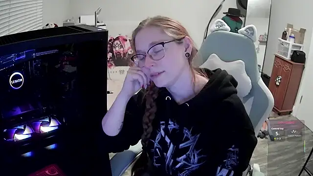 LilyFoxxx online show from December 17, 2025, 6:07 am