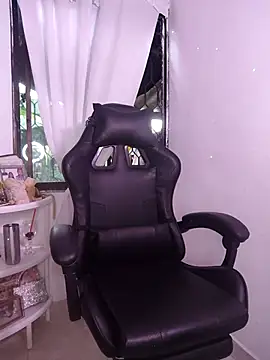 milf venus online show from November 12, 2025, 10:02 pm