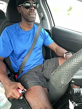 Melaneighted online show from December 22, 2025, 5:24 pm