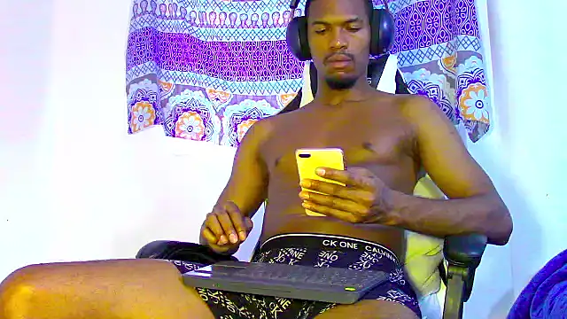 Amir mikelsen online show from September 18, 2025, 8:12 pm