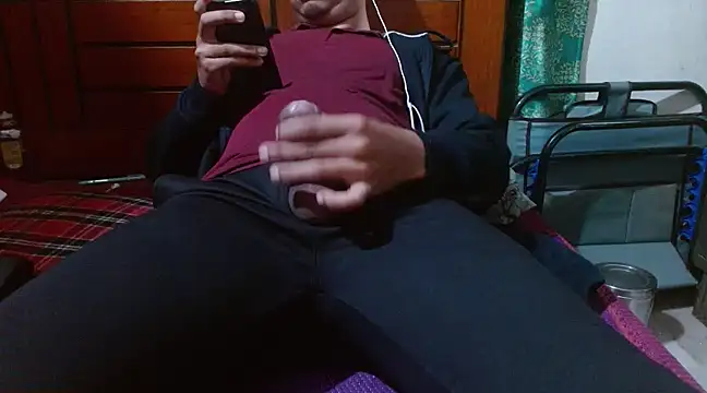 Snapshot of loymams1 chatting on December 11, 2024, 9:01 pm loymams1 online show from December 11, 2024, 9:01 pm