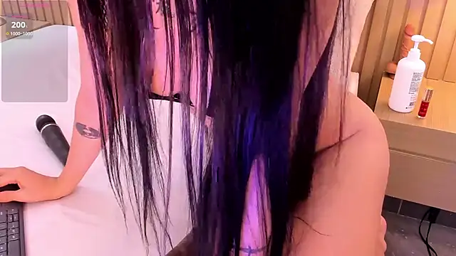 sexy mich 18 online show from October 28, 2025, 8:08 pm