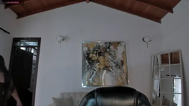 Snapshot of AlinaKravitz chatting on April 25, 2026, 7:44 pm AlinaKravitz online show from April 25, 2026, 7:44 pm