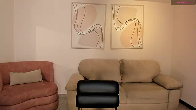 Snapshot of AlinaKravitz chatting on May 8, 2026, 6:12 pm AlinaKravitz online show from May 8, 2026, 6:12 pm