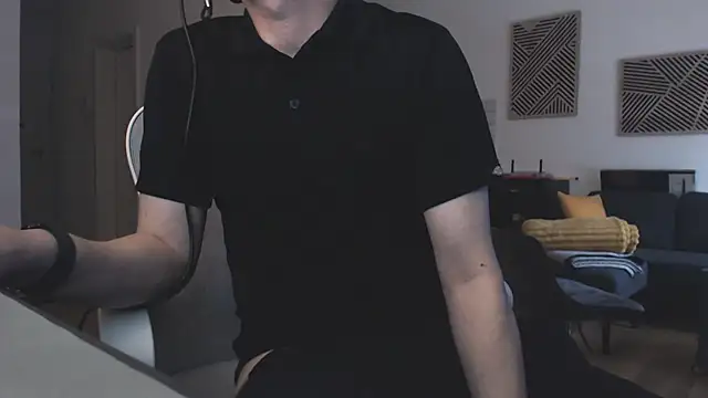 Snapshot of McMike_es@xh chatting on March 31, 2026, 10:50 am McMike esxh online show from March 31, 2026, 10:50 am