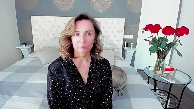 Snapshot of AllisonWilliams chatting on July 28, 2026, 1:54 pm AllisonWilliams online show from July 28, 2026, 1:54 pm