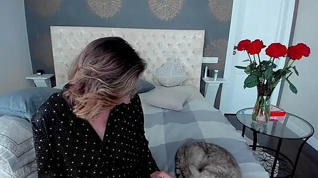 Snapshot of AllisonWilliams chatting on July 28, 2026, 4:39 pm AllisonWilliams online show from July 28, 2026, 4:39 pm
