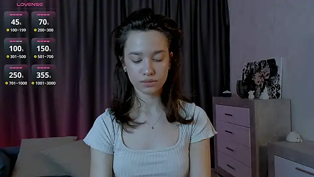 Snapshot of EmeliaReaper chatting on October 30, 2025, 7:33 pm EmeliaReaper online show from October 30, 2025, 7:33 pm