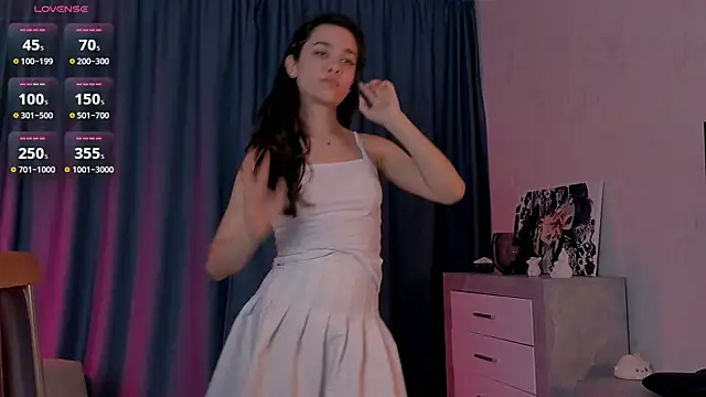 Snapshot of EmeliaReaper chatting on October 15, 2025, 10:18 pm EmeliaReaper online show from October 15, 2025, 10:18 pm