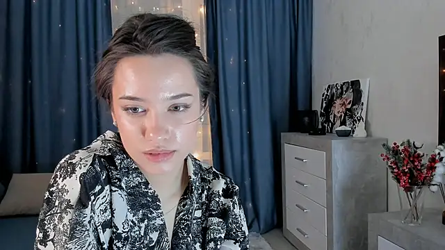 Snapshot of EmeliaReaper chatting on February 23, 2025, 1:35 am EmeliaReaper online show from February 23, 2025, 1:35 am