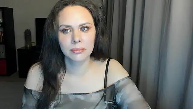 Snapshot of MollyCheiz chatting on July 18, 2026, 11:13 pm MollyCheiz online show from July 18, 2026, 11:13 pm