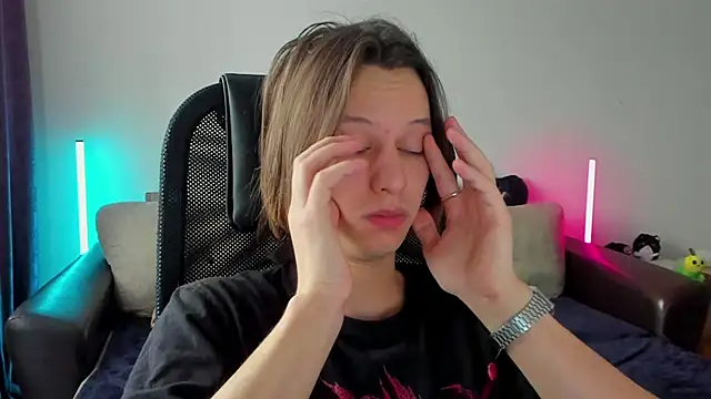 Ostin meow online show from April 6, 2026, 6:03 am