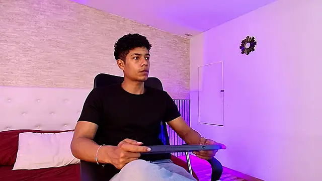 Snapshot of wagz chatting on December 2, 2025, 11:45 am wagz online show from December 2, 2025, 11:45 am