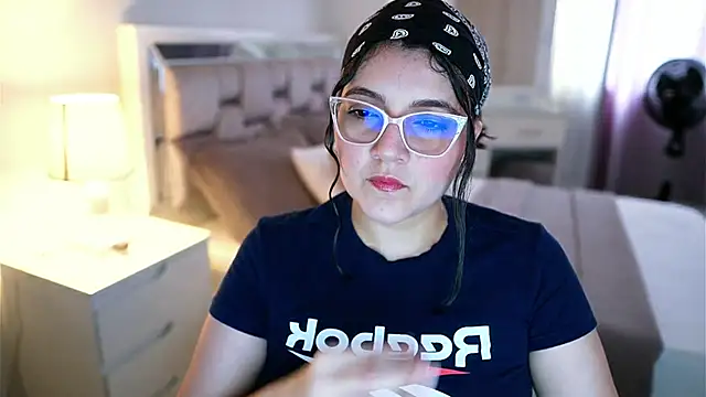 Camilaa bueno online show from February 15, 2026, 9:36 pm