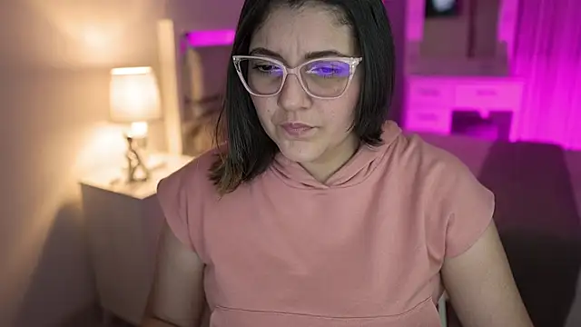 Snapshot of Camilaa_bueno chatting on December 19, 2024, 12:24 am Camilaa bueno online show from December 19, 2024, 12:24 am