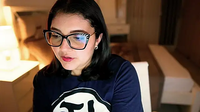 Snapshot of Camilaa_bueno chatting on September 18, 2025, 11:08 pm Camilaa bueno online show from September 18, 2025, 11:08 pm