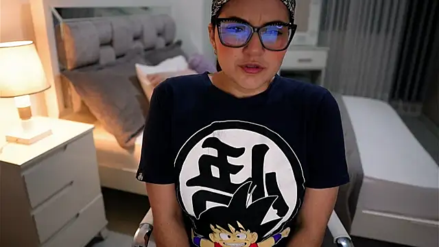 Snapshot of Camilaa_bueno chatting on October 12, 2025, 3:30 am Camilaa bueno online show from October 12, 2025, 3:30 am
