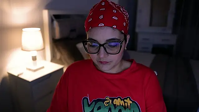 Snapshot of Camilaa_bueno chatting on October 17, 2025, 2:37 am Camilaa bueno online show from October 17, 2025, 2:37 am