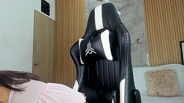 Snapshot of Any_topless chatting on February 9, 2026, 11:08 am Any topless online show from February 9, 2026, 11:08 am