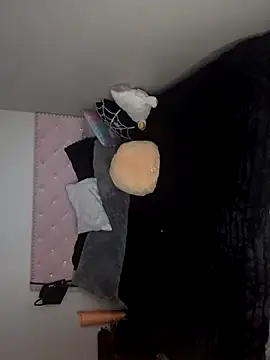 avarckssss online show from October 16, 2025, 5:32 pm