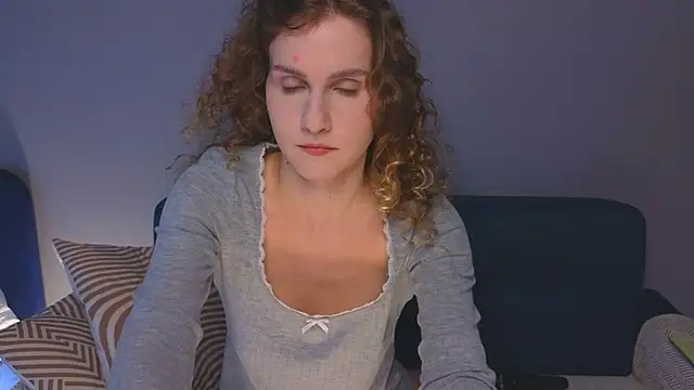 Snapshot of KarinaCurly chatting on February 5, 2025, 1:15 am KarinaCurly online show from February 5, 2025, 1:15 am