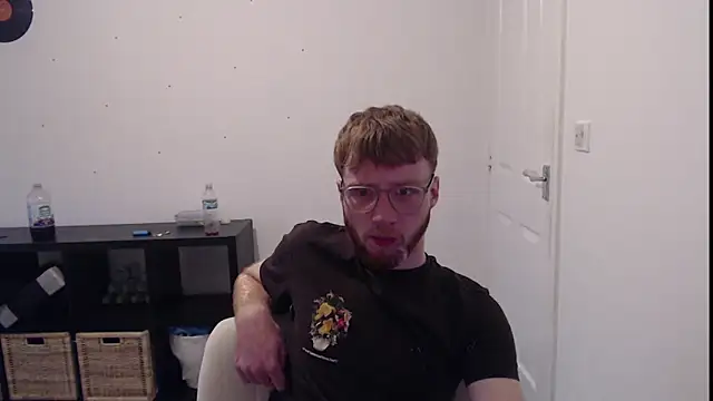 Snapshot of PrettyGinger chatting on December 2, 2024, 4:04 pm PrettyGinger online show from December 2, 2024, 4:04 pm