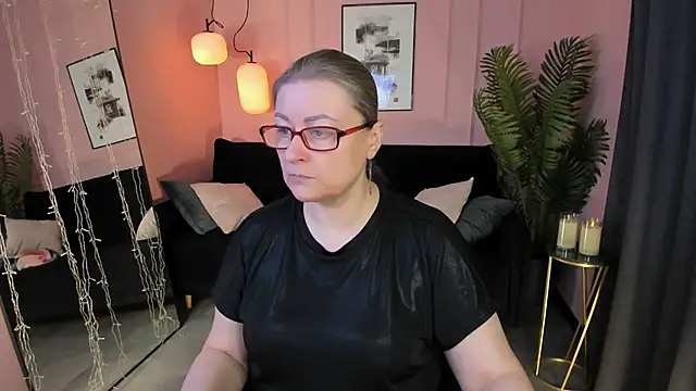 AlexandraKind online show from February 8, 2026, 1:42 pm