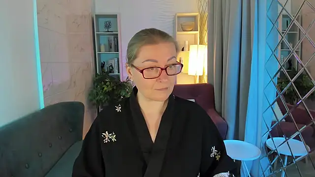 AlexandraKind online show from October 21, 2025, 8:19 pm