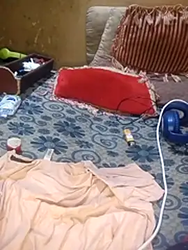 LOOLOOO123123 online show from November 1, 2025, 10:42 am