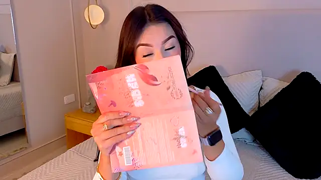 EymiCuper online show from October 4, 2025, 7:59 pm