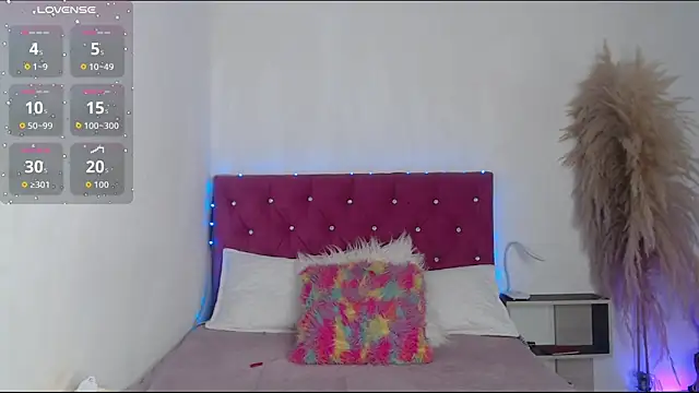 alinakiss online show from November 1, 2025, 6:24 pm