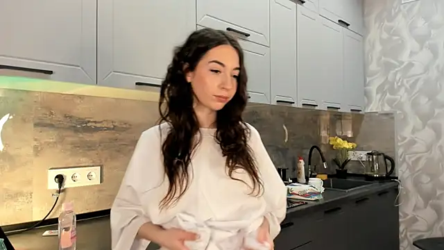 JoanBartram online show from December 20, 2024, 4:14 pm