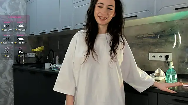 JoanBartram online show from December 19, 2024, 7:07 pm