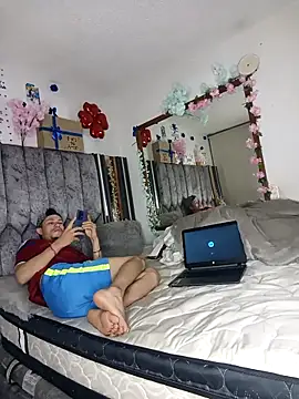 Snapshot of laura_arias018 chatting on December 4, 2025, 8:24 am laura arias018 online show from December 4, 2025, 8:24 am