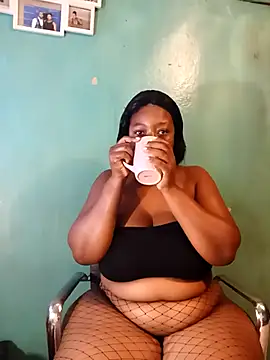 Snapshot of curvyloneah75 chatting on March 3, 2025, 6:20 am curvyloneah75 online show from March 3, 2025, 6:20 am