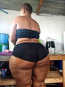 curvyloneah75 online show from February 26, 2026, 6:46 am