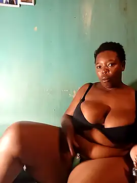 Snapshot of curvyloneah75 chatting on February 21, 2025, 7:43 pm curvyloneah75 online show from February 21, 2025, 7:43 pm