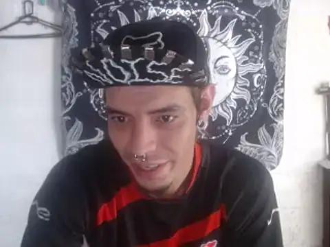 tayler punk noise online show from December 23, 2024, 2:39 pm