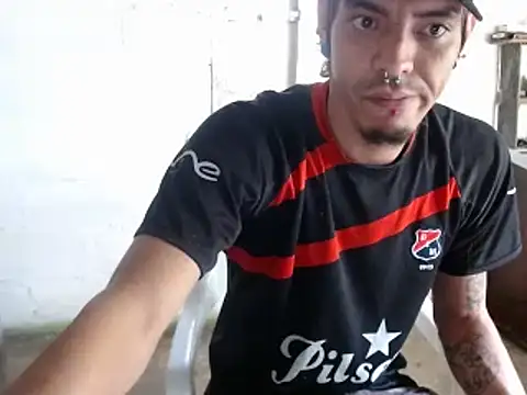 tayler punk noise online show from December 26, 2024, 3:42 pm