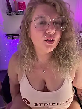 CurvyAnonymousGirl89 online show from March 26, 2026, 5:33 pm