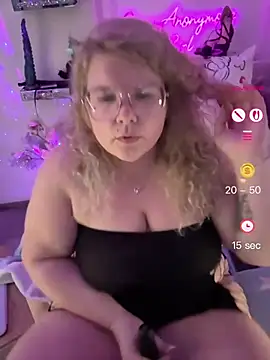 Snapshot of CurvyAnonymousGirl89 chatting on May 10, 2026, 3:47 pm CurvyAnonymousGirl89 online show from May 10, 2026, 3:47 pm