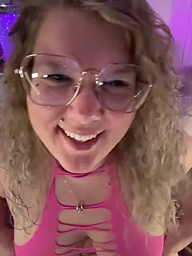 Snapshot of CurvyAnonymousGirl89 chatting on February 26, 2026, 5:02 pm CurvyAnonymousGirl89 online show from February 26, 2026, 5:02 pm