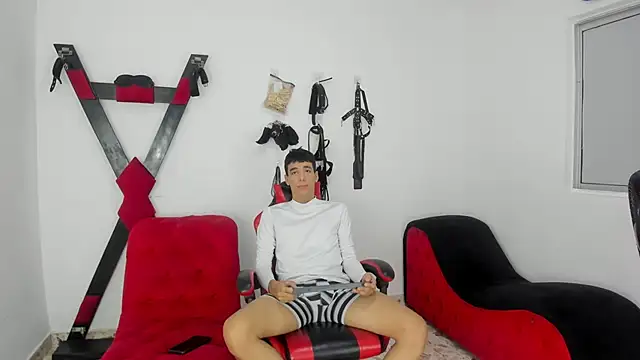 Harry LatinBoy online show from December 1, 2025, 1:34 pm