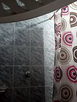 Naomy veracruz  online show from December 17, 2025, 9:58 am