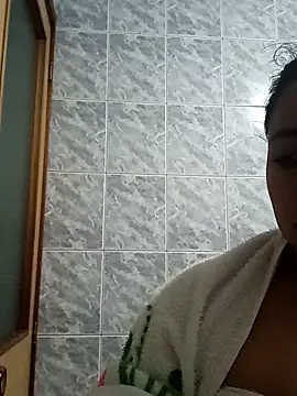 Naomy veracruz  online show from December 2, 2025, 10:17 am