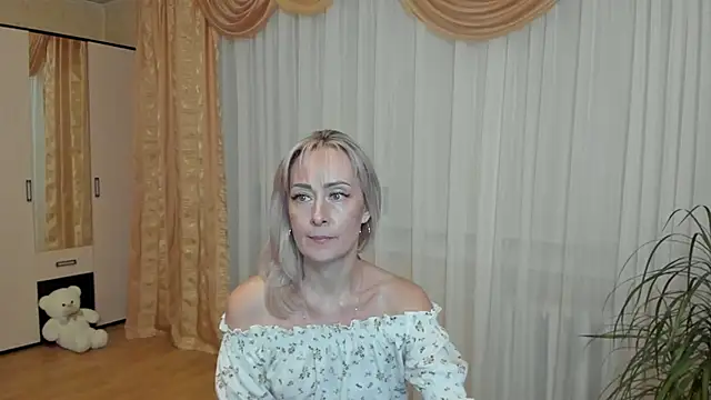 Snapshot of Julia_Cherry_ chatting on March 5, 2025, 2:56 pm Julia Cherry  online show from March 5, 2025, 2:56 pm