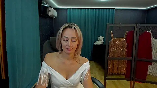 Snapshot of Julia_Cherry_ chatting on October 11, 2025, 2:18 pm Julia Cherry  online show from October 11, 2025, 2:18 pm